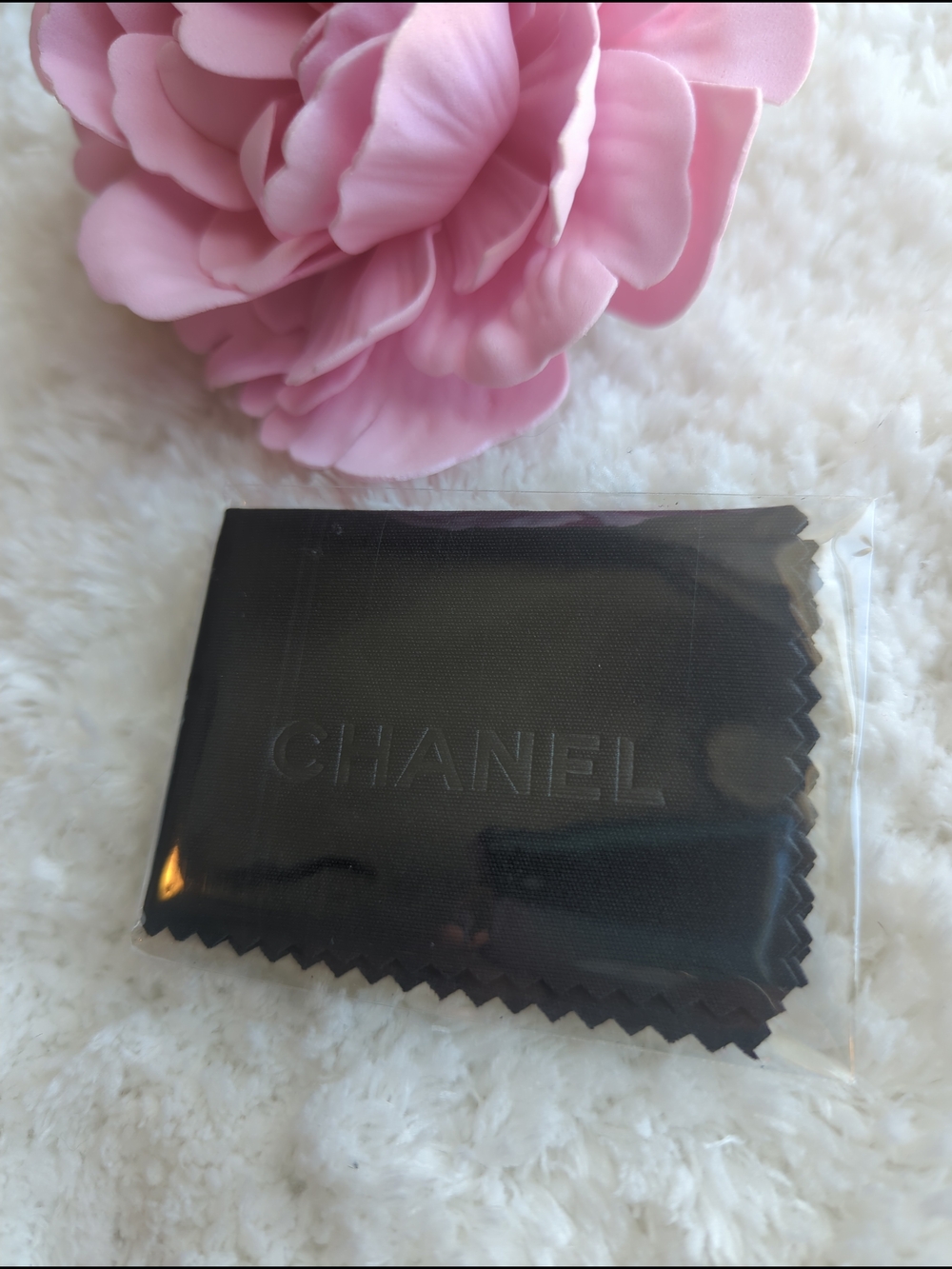 CHANEL Black Embossed Logo Microfiber Lens Cloth New In Package